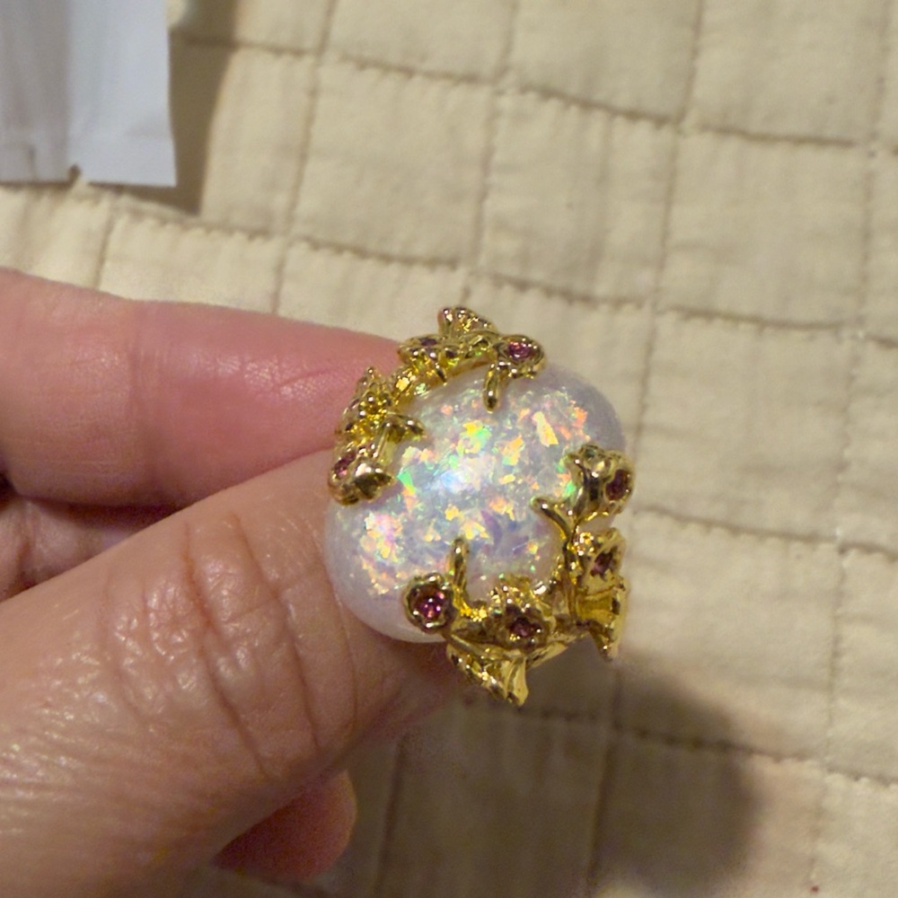 Elegant Fashion Gold tone and handmade glass White clone Opal Ring with box